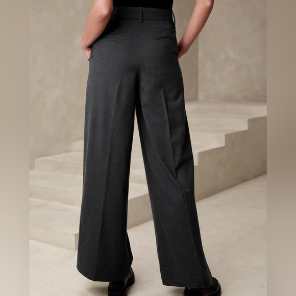 Banana Republic Wide-Leg Flannel Trouser Coal Black Heather - Picture 2 of 6